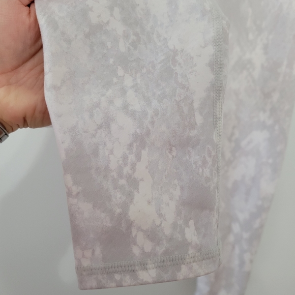 Alo Yoga Airbrush Leggings in Vapor Python White Gray, Full Length, Small Medium - Picture 7 of 14